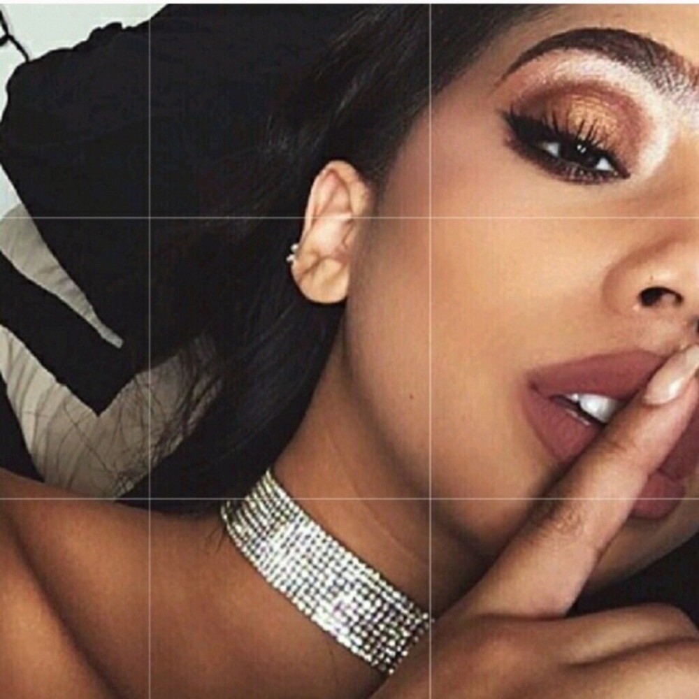 White Diamond Choker - Picture 1 of 5
